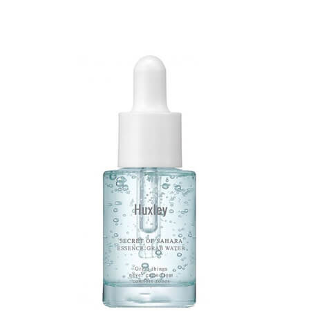 Huxley Essence Grab Water 5 ml เอสเซ้นส์สูตรน้ำบำรุงผิวหน้าเนื้อเจลสีฟ้าใส ผสานน้ำมันเมล็ดพริคลี่ย์ แพร์ และสารสกัดจากต้นกระบองเพชร บรรเทาและช่วยลดอาการระคายเคืองให้ผิวเย็นสบายด้วยสารสกัดจากเปปเปอร์มินต์ พร้อมเพิ่มความชุ่มชื่นให้กับผิวทันที เพื่อผิวที่นุ่มและสดชื่น